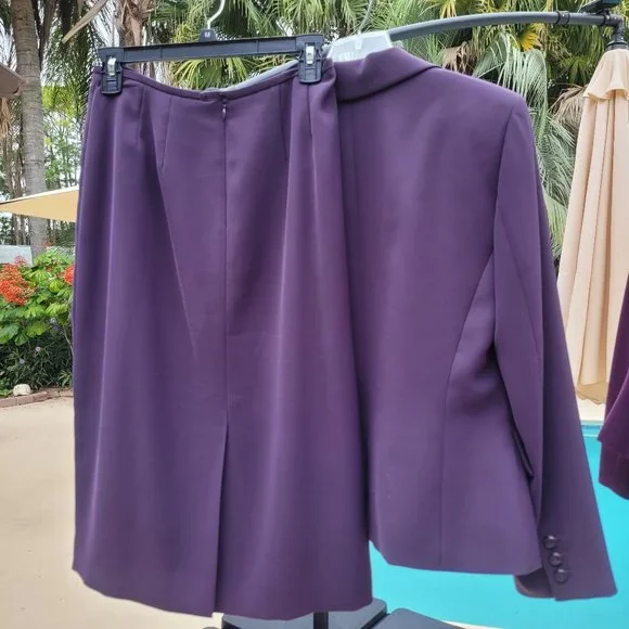 Business Suit by Preston & York, Size 6, Soft Purple - Picture 2 of 2
